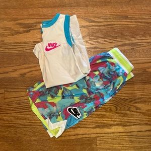 Boys Multi color Nike outfit